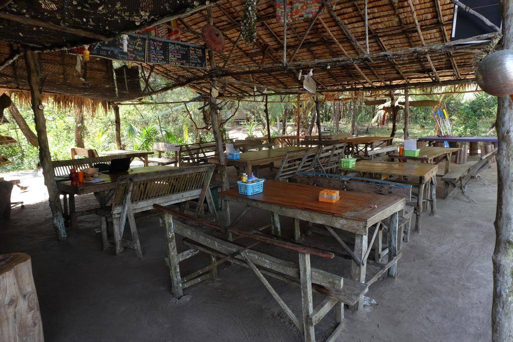 Mr. Chuoi Bar And Hut Hotel Ko Phra Thong Exterior photo